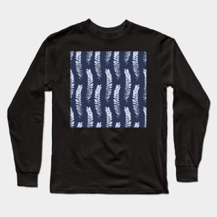 Delicate and elegant ferns in a simple repeating pattern Long Sleeve T-Shirt